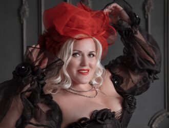Мила Макроцкая—актриса, певица, композитор, поэт, режиссёр, писатель, продюсер. Автор-исполнитель.